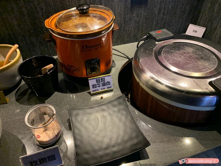 麻辣鴛鴦鍋│豐富自助吧＆高級和牛吃到飽！疫情期間，外帶/外送多人套餐組合優惠～丹尼的吃喝玩樂 dannyslife.blog