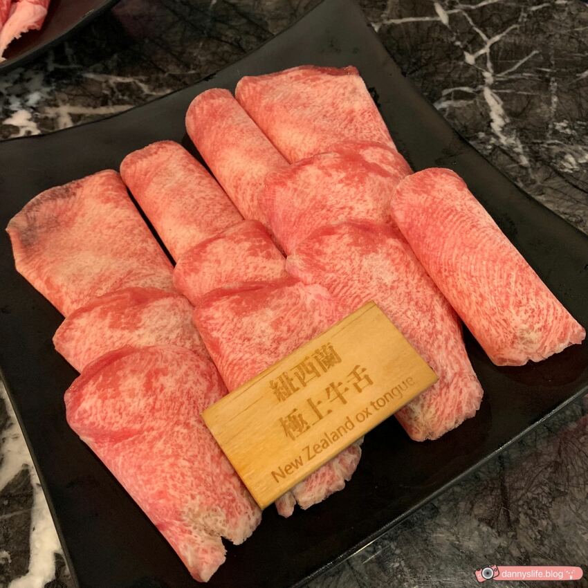 麻辣鴛鴦鍋│豐富自助吧＆高級和牛吃到飽！疫情期間，外帶/外送多人套餐組合優惠～丹尼的吃喝玩樂 dannyslife.blog