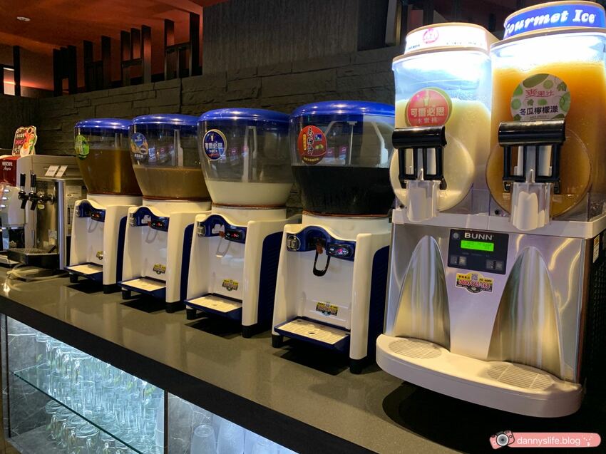 麻辣鴛鴦鍋│豐富自助吧＆高級和牛吃到飽！疫情期間，外帶/外送多人套餐組合優惠～丹尼的吃喝玩樂 dannyslife.blog