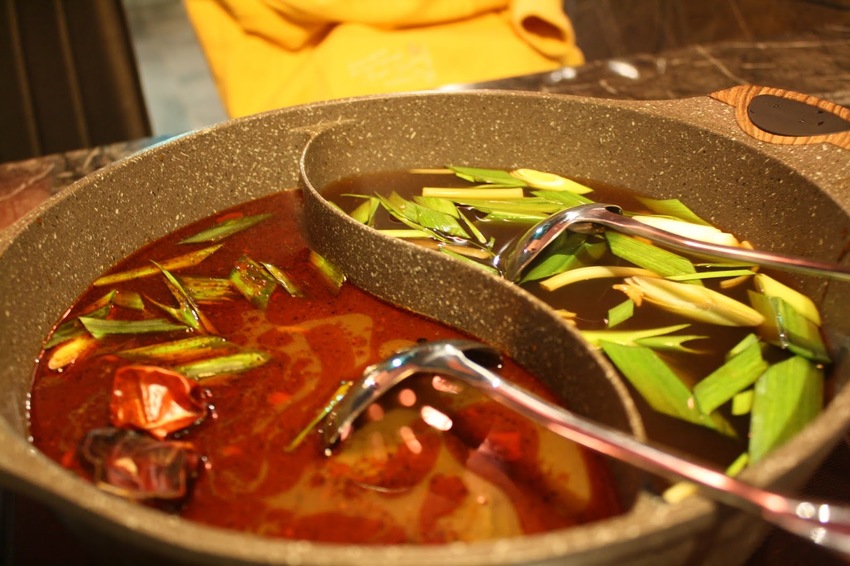 【松江南京美食】石撈麻辣鴛鴦鍋-和牛、牛小排、藍鑽蝦...等多種高檔食材吃到飽,還有啤酒無限暢飲,聚餐的好選擇!