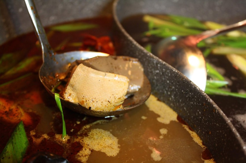 【松江南京美食】石撈麻辣鴛鴦鍋-和牛、牛小排、藍鑽蝦...等多種高檔食材吃到飽,還有啤酒無限暢飲,聚餐的好選擇!