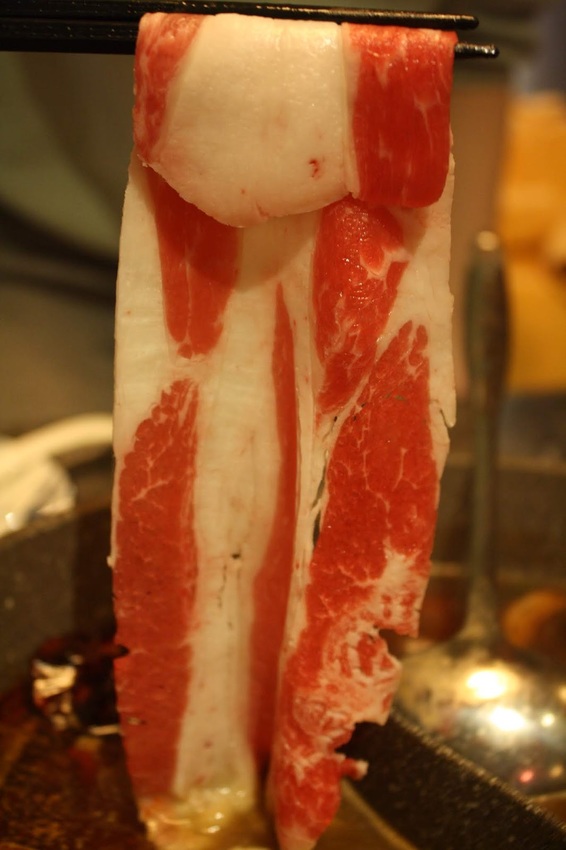 【松江南京美食】石撈麻辣鴛鴦鍋-和牛、牛小排、藍鑽蝦...等多種高檔食材吃到飽,還有啤酒無限暢飲,聚餐的好選擇!