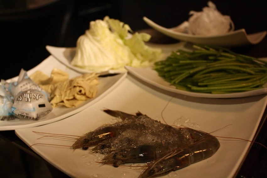 【松江南京美食】石撈麻辣鴛鴦鍋-和牛、牛小排、藍鑽蝦...等多種高檔食材吃到飽,還有啤酒無限暢飲,聚餐的好選擇!