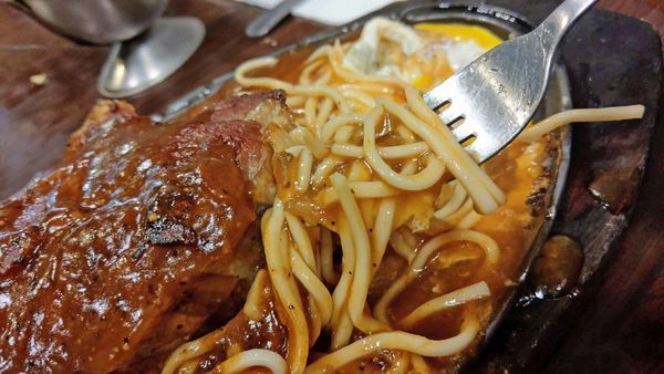 【三重美食】三重牛德華牛排館-CP值爆表!不到200元就能吃到厚度超過3公分的巨厚牛排