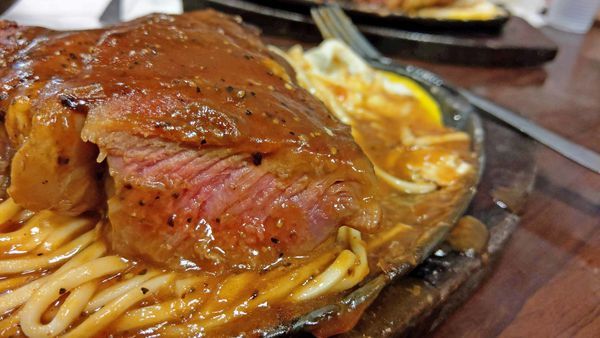 【三重美食】三重牛德華牛排館-CP值爆表!不到200元就能吃到厚度超過3公分的巨厚牛排