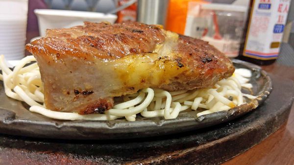 【三重美食】三重牛德華牛排館-CP值爆表!不到200元就能吃到厚度超過3公分的巨厚牛排