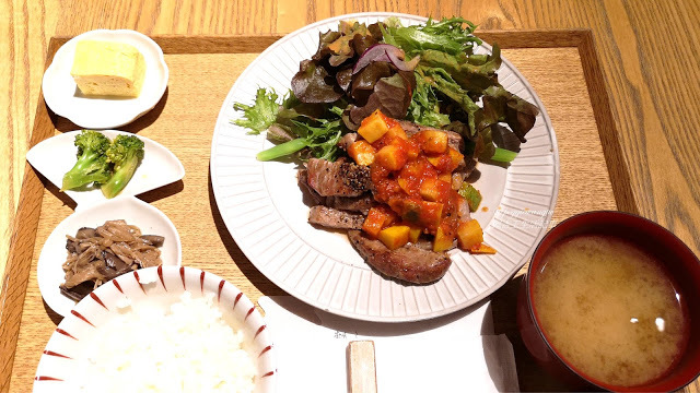 文青打卡聖地！小器食堂 華山店：品味極簡精緻的家庭定食∣ 台北中正區 忠孝新生站 華山美食