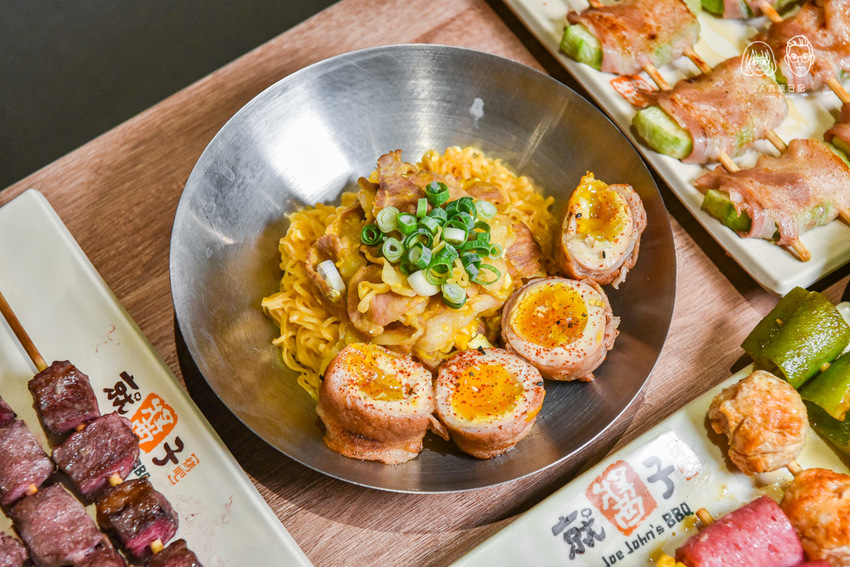 就醬子烤吧東山店-台中北屯區美食-鄰近大坑步道的平價串燒燒烤餐廳，新品鹹蛋炒泡麵超濃郁！