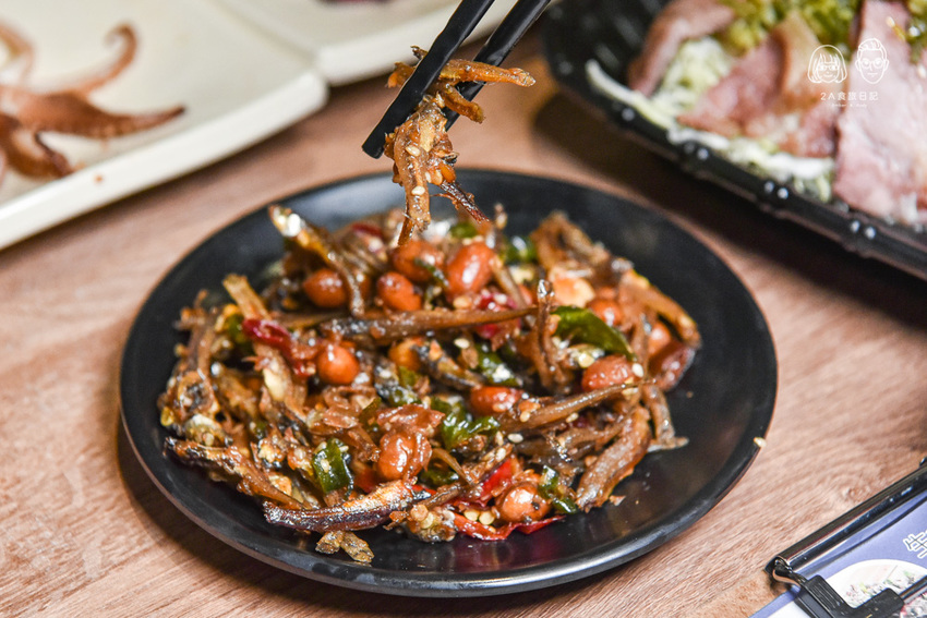 就醬子烤吧東山店-台中北屯區美食-鄰近大坑步道的平價串燒燒烤餐廳，新品鹹蛋炒泡麵超濃郁！