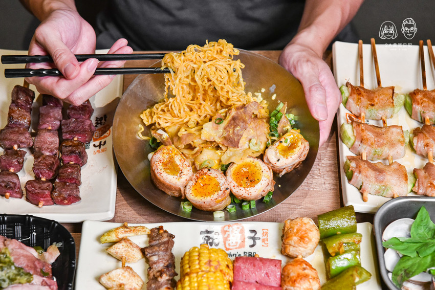 就醬子烤吧東山店-台中北屯區美食-鄰近大坑步道的平價串燒燒烤餐廳，新品鹹蛋炒泡麵超濃郁！