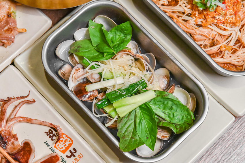 就醬子烤吧東山店-台中北屯區美食-鄰近大坑步道的平價串燒燒烤餐廳，新品鹹蛋炒泡麵超濃郁！