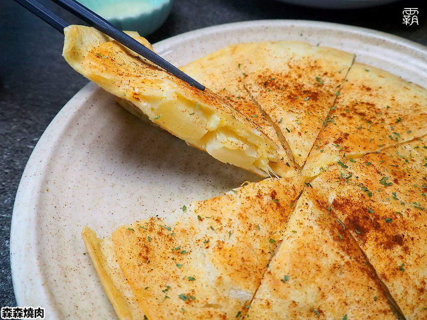 森森燒肉冷藏牛肉軟嫩多汁，公益店獨有碳火烤爐，增添迷人碳香味～