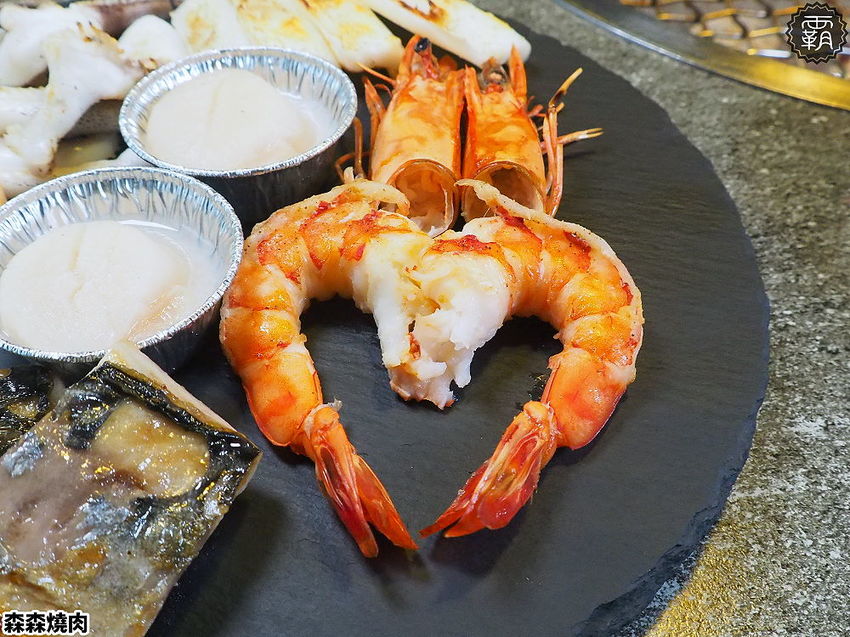 森森燒肉冷藏牛肉軟嫩多汁，公益店獨有碳火烤爐，增添迷人碳香味～