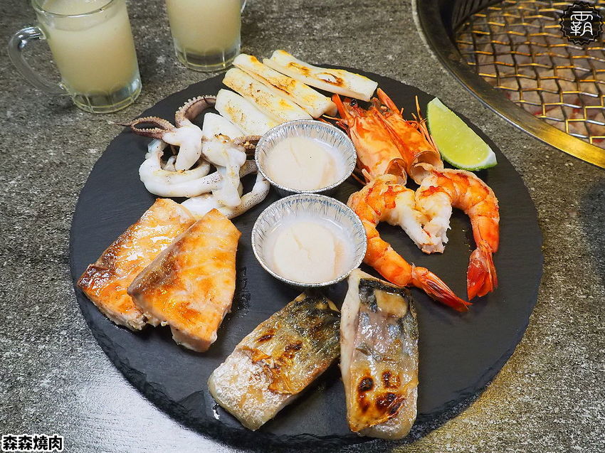 森森燒肉冷藏牛肉軟嫩多汁，公益店獨有碳火烤爐，增添迷人碳香味～