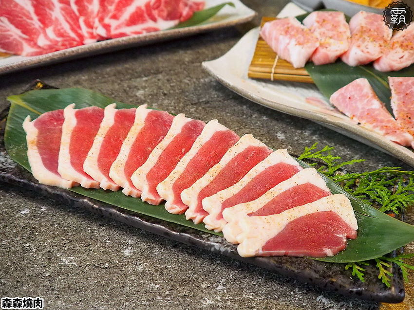 森森燒肉冷藏牛肉軟嫩多汁，公益店獨有碳火烤爐，增添迷人碳香味～