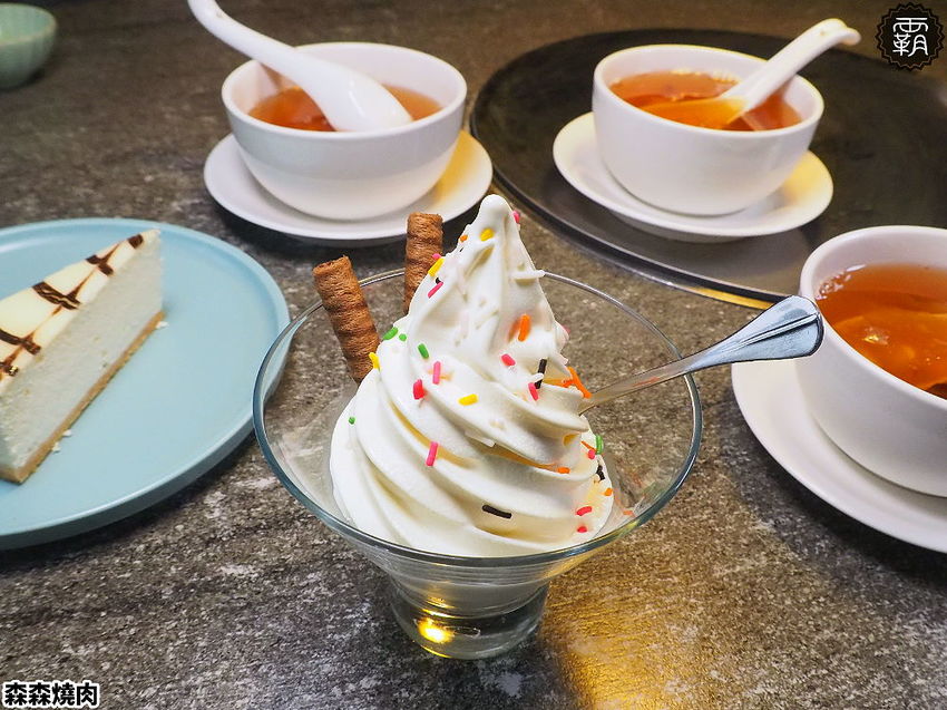 森森燒肉冷藏牛肉軟嫩多汁，公益店獨有碳火烤爐，增添迷人碳香味～