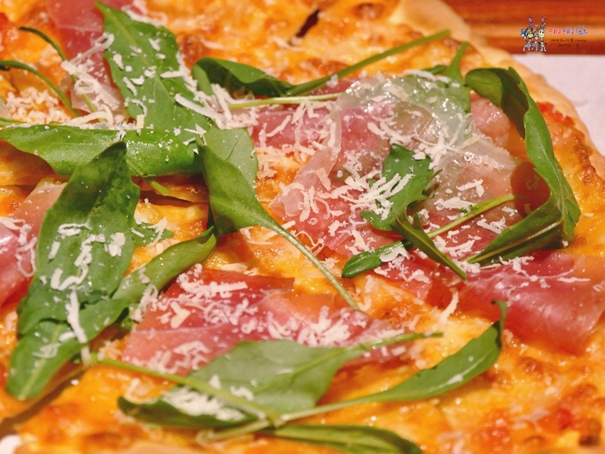 【台北捷運市府站】大遠百信義A13《Hooters信義店》近距離看101聊天的美式餐廳,營業到凌晨2點喔! | 哪哪麻