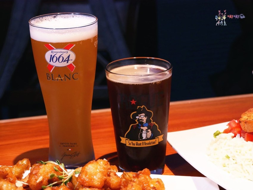 【台北捷運市府站】大遠百信義A13《Hooters信義店》近距離看101聊天的美式餐廳,營業到凌晨2點喔! | 哪哪麻