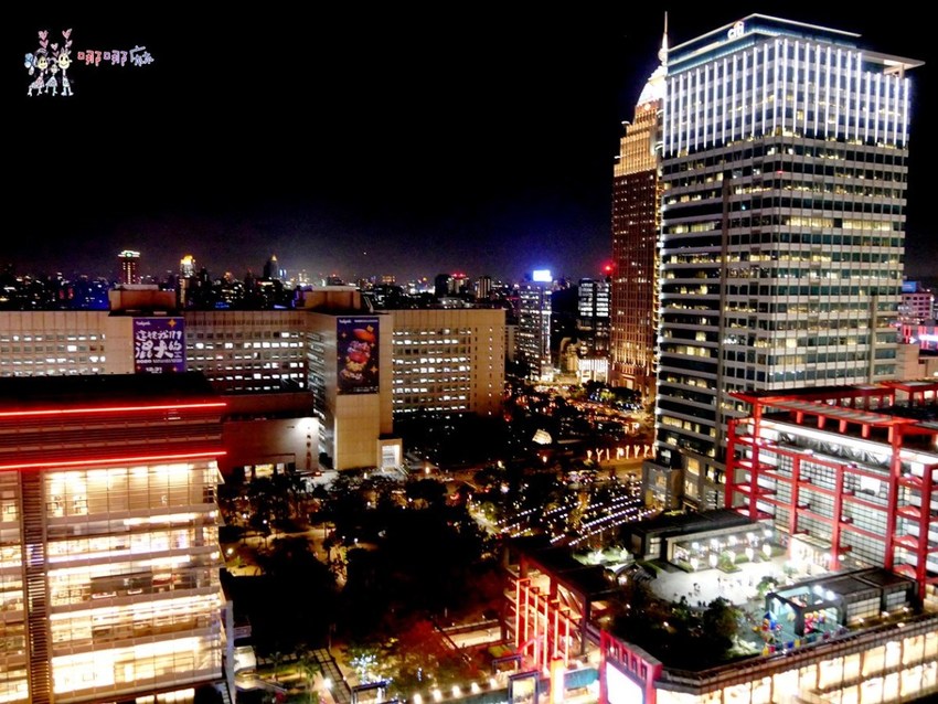 【台北捷運市府站】大遠百信義A13《Hooters信義店》近距離看101聊天的美式餐廳,營業到凌晨2點喔! | 哪哪麻