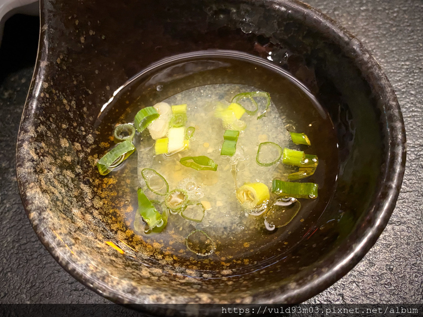 新竹美食。吃 | 老東家重慶麻辣鍋 | 重慶經典麻辣鍋。鴨血凍豆腐超Juicy入味。麻而不燥。辣而不嗆。主打重慶川味