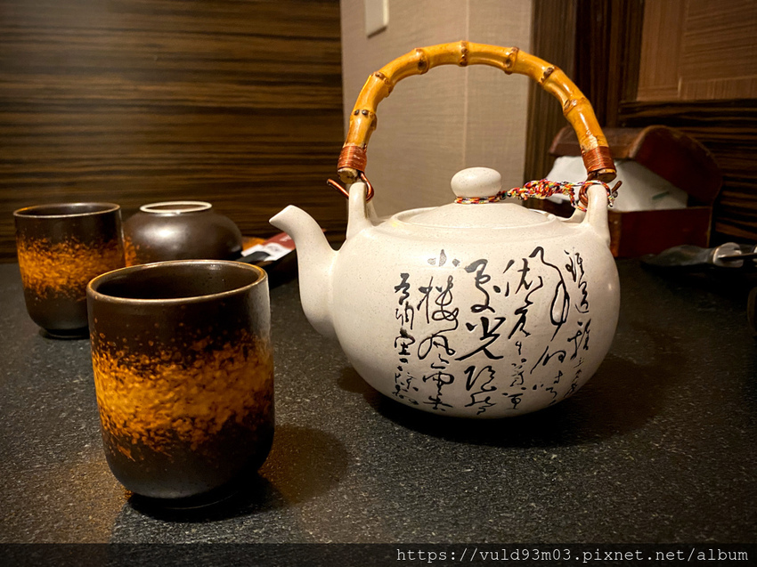 新竹美食。吃 | 老東家重慶麻辣鍋 | 重慶經典麻辣鍋。鴨血凍豆腐超Juicy入味。麻而不燥。辣而不嗆。主打重慶川味