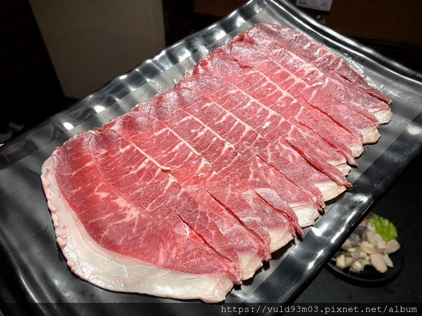 新竹美食。吃 | 老東家重慶麻辣鍋 | 重慶經典麻辣鍋。鴨血凍豆腐超Juicy入味。麻而不燥。辣而不嗆。主打重慶川味