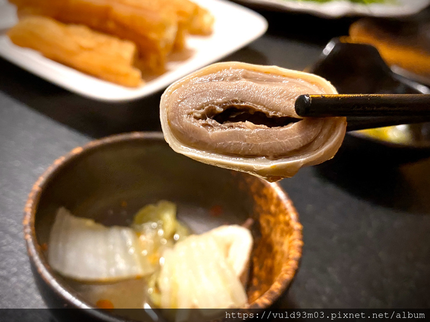 新竹美食。吃 | 老東家重慶麻辣鍋 | 重慶經典麻辣鍋。鴨血凍豆腐超Juicy入味。麻而不燥。辣而不嗆。主打重慶川味