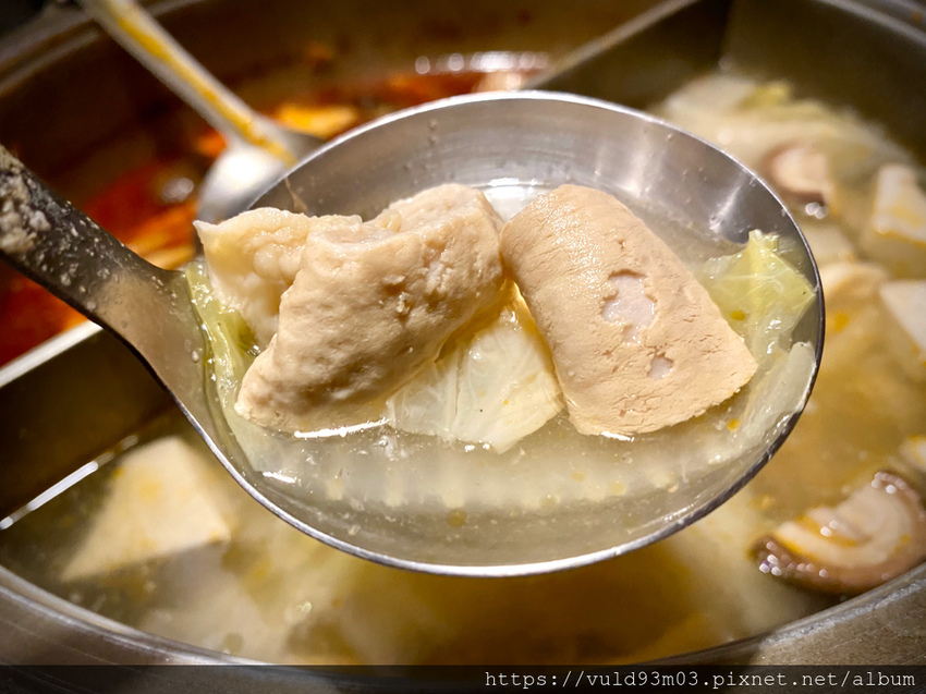 新竹美食。吃 | 老東家重慶麻辣鍋 | 重慶經典麻辣鍋。鴨血凍豆腐超Juicy入味。麻而不燥。辣而不嗆。主打重慶川味