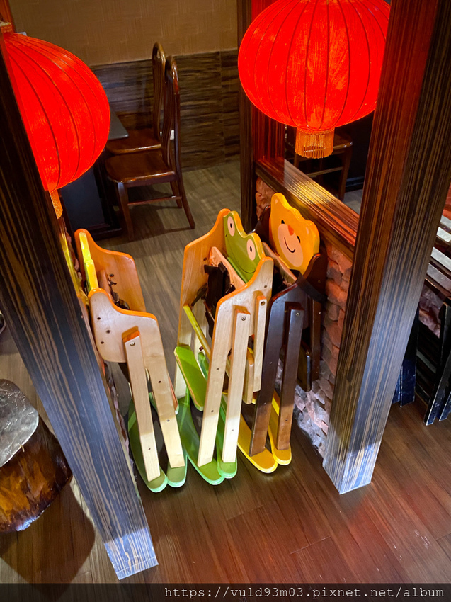 新竹美食。吃 | 老東家重慶麻辣鍋 | 重慶經典麻辣鍋。鴨血凍豆腐超Juicy入味。麻而不燥。辣而不嗆。主打重慶川味