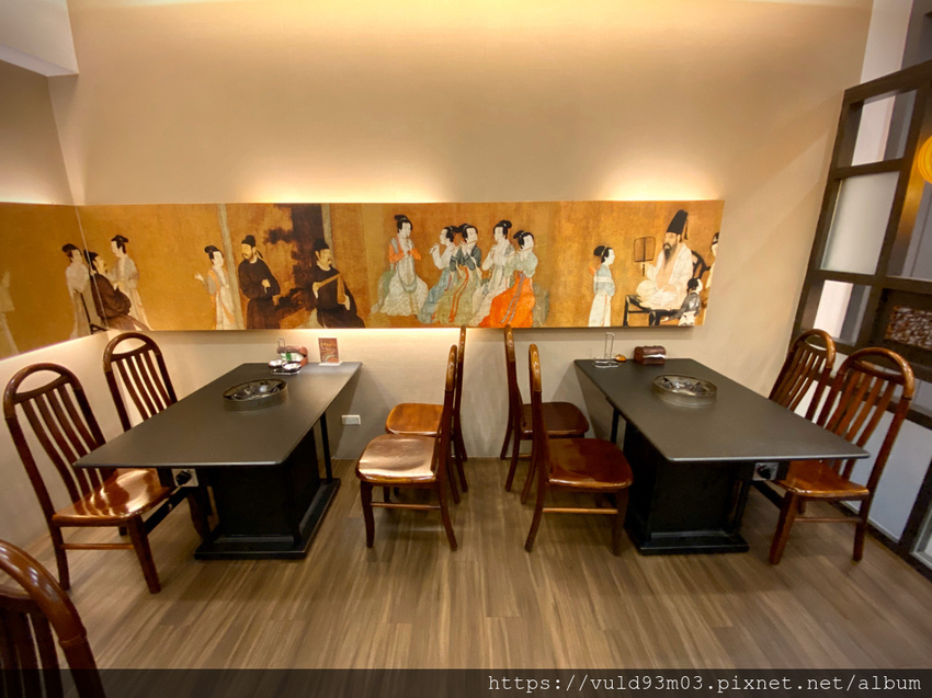 新竹美食。吃 | 老東家重慶麻辣鍋 | 重慶經典麻辣鍋。鴨血凍豆腐超Juicy入味。麻而不燥。辣而不嗆。主打重慶川味