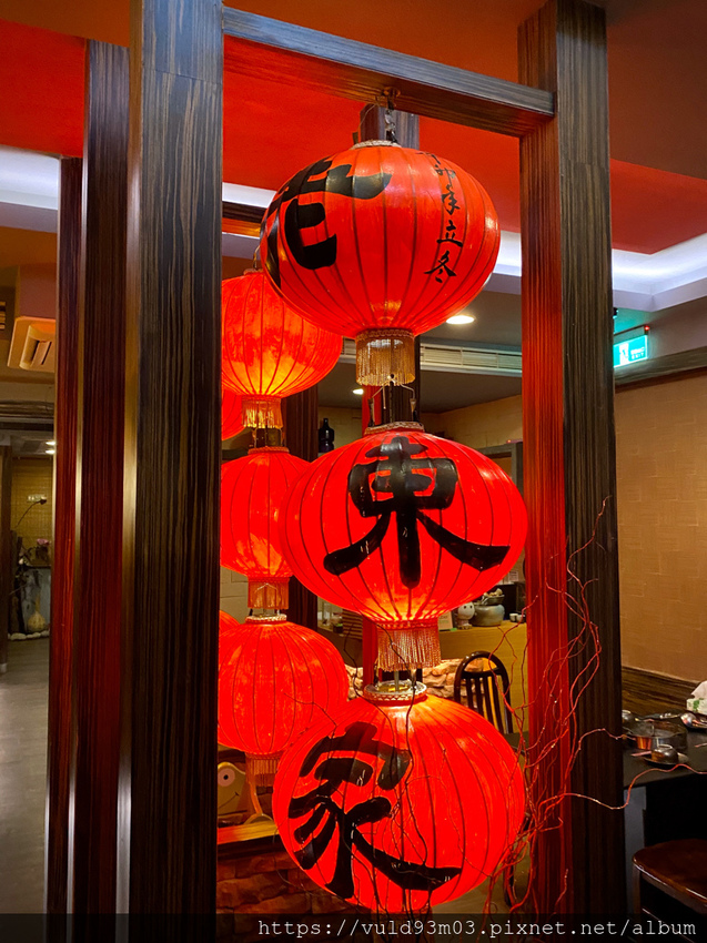 新竹美食。吃 | 老東家重慶麻辣鍋 | 重慶經典麻辣鍋。鴨血凍豆腐超Juicy入味。麻而不燥。辣而不嗆。主打重慶川味