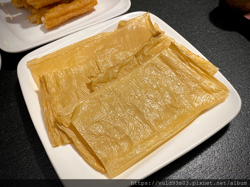 新竹美食。吃 | 老東家重慶麻辣鍋 | 重慶經典麻辣鍋。鴨血凍豆腐超Juicy入味。麻而不燥。辣而不嗆。主打重慶川味