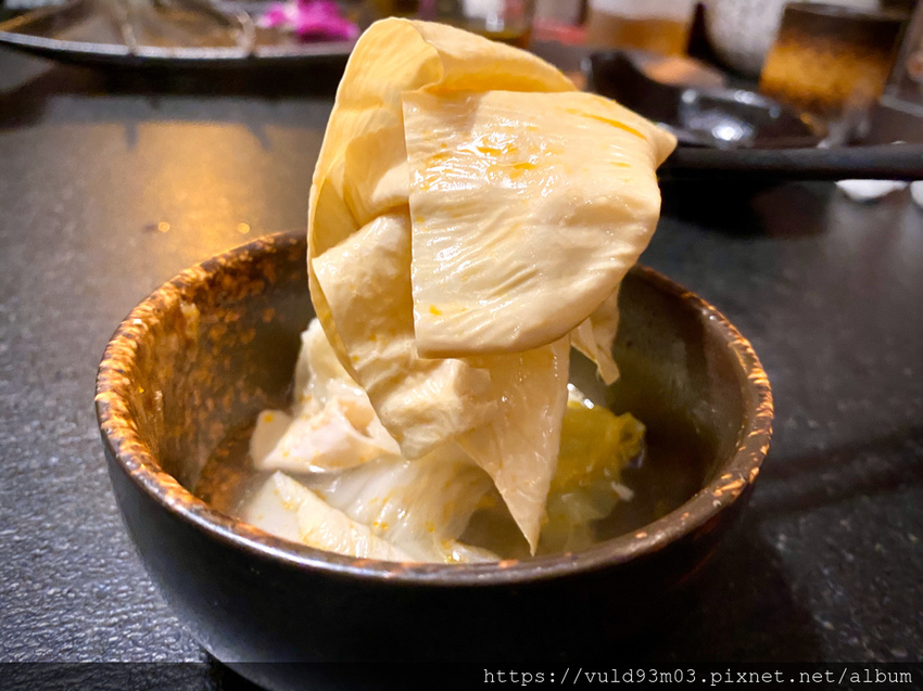 新竹美食。吃 | 老東家重慶麻辣鍋 | 重慶經典麻辣鍋。鴨血凍豆腐超Juicy入味。麻而不燥。辣而不嗆。主打重慶川味