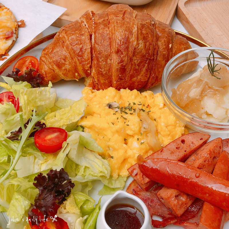 brunch,Eclipse cafe,下午茶,午餐,咖啡,日食,日食 eclipse cafe,日食 eclipse cafe 藝文店,日食咖啡,日食桃園,早午餐,桃園,桃園 下午茶,桃園日食,桃園藝文特區,氣泡飲,焗烤飯,甜點,義大利麵,藝文特區,藝文特區 早午餐,藝文特區咖啡,蛋糕 @跟著Julie一起走吧