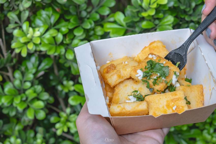 高雄小港｜﻿怎麼吃﻿﻿How to eat-獨創鹹蛋炒蘿蔔糕，意外合拍