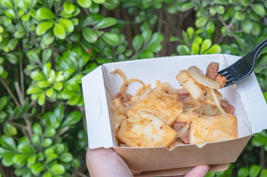 高雄小港｜﻿怎麼吃﻿﻿How to eat-獨創鹹蛋炒蘿蔔糕，意外合拍