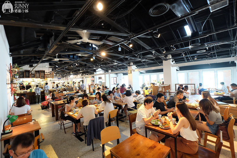 台北景點|台北101,幾米公車,擁抱月亮