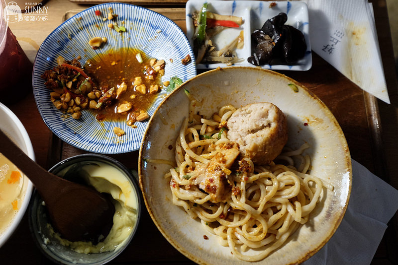 台北景點|台北101,幾米公車,擁抱月亮