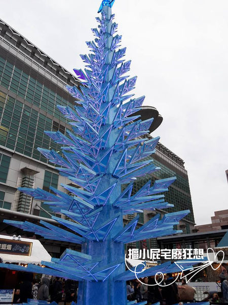 【活動限定】101水舞廣場冰雪奇緣嘉年華－信義區單日遊，漫步街頭感受佳節氣氛！