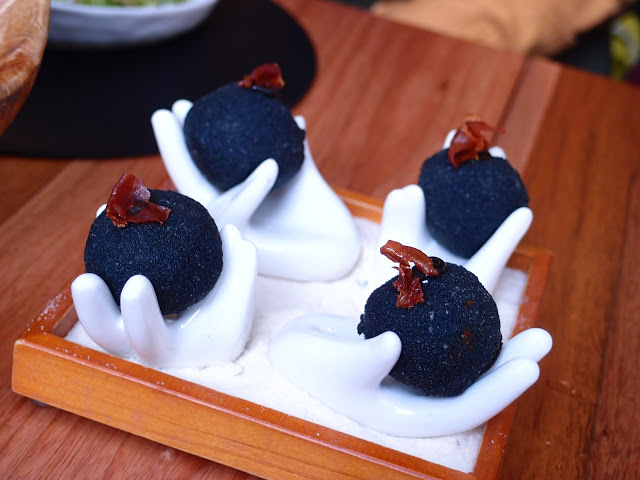 台北Alma Spanish Restaurant 菜單menu 西班牙下酒菜tapas蟹肉烘蛋 奶油球 鮭魚柑橘沙拉 西班牙蕃茄冷湯 Gazpacho 丹尼爾主廚Daniel Negreira 手撕豬 巧克力世界