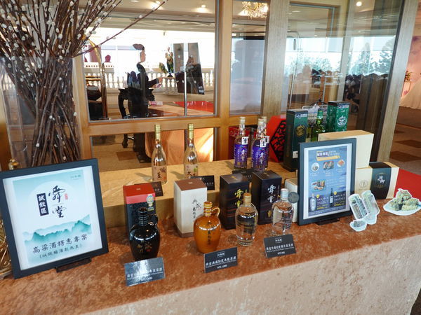 舜堂高梁酒-四季廳伴手禮區.jpg
