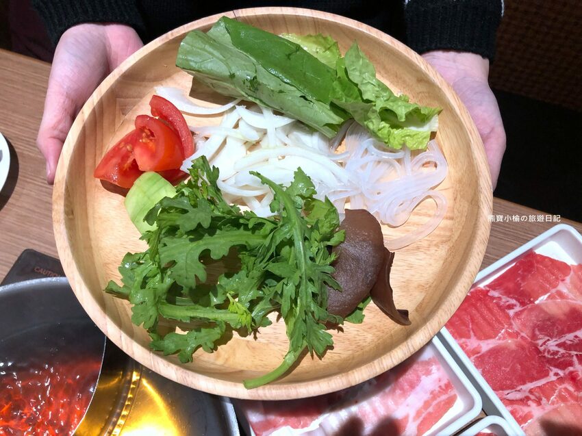 【新竹美食】涮乃葉新竹大魯閣湳雅店，日式火鍋涮涮鍋吃到飽，咖哩烏龍麵、抹茶牛奶霜淇淋超好吃！內文附詳細菜單價位介紹。 @熊寶小榆の旅遊日記