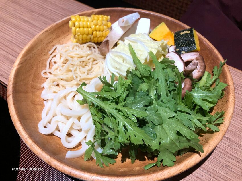 【新竹美食】涮乃葉新竹大魯閣湳雅店，日式火鍋涮涮鍋吃到飽，咖哩烏龍麵、抹茶牛奶霜淇淋超好吃！內文附詳細菜單價位介紹。 @熊寶小榆の旅遊日記