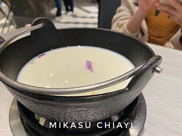 鍋底 輕盈牛奶鍋 燒瓶子大肆の鍋 菜單介紹 菜單照片 菜單分享 嘉義店 嘉義旅遊食記 2022壽星優惠嘉義
