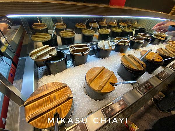 嘉義壽星優惠餐廳 自助吧檯環境 醬料區 燒瓶子。大肆の鍋 嘉義店 嘉義旅遊食記