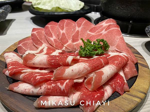 特選牛五花、低脂嫩羊肩、優良梅花豬、鮮嫩羊五花、Q皮豬五花 燒瓶子。大肆の鍋 菜單介紹 菜單照片 菜單分享 嘉義店 嘉義旅遊食記 2022壽星優惠嘉義