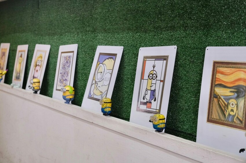 迷霧早午餐|可愛爆炸的小小兵主題早午餐,夢幻粉色滿餡三明治好吃又好拍! - 肉依小姐吃什麼