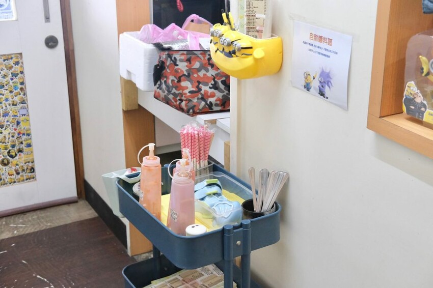 迷霧早午餐|可愛爆炸的小小兵主題早午餐,夢幻粉色滿餡三明治好吃又好拍! - 肉依小姐吃什麼