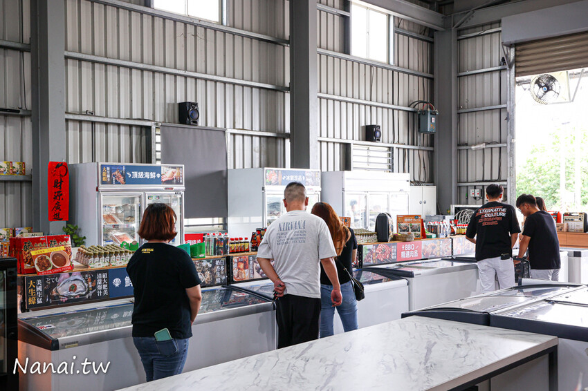 花壇這間水產超好買!活體泰國蝦,布袋鮮蚵,夯肉套餐組合,千種商品任你挑,優惠時段買一送一必搶