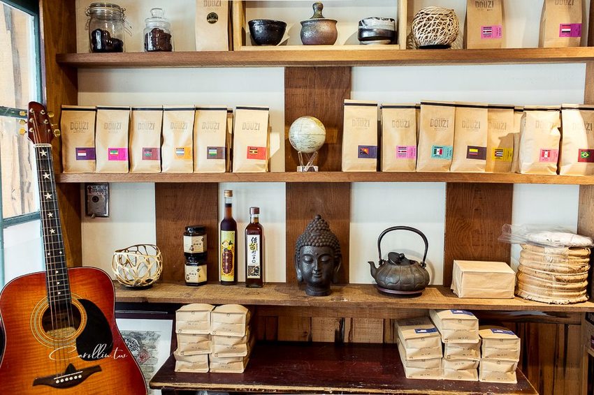 《Douzi 美術館站 舞圓人文會館》咖啡配菜脯 台灣味咖啡館 - 卡琳。摸魚兒趣